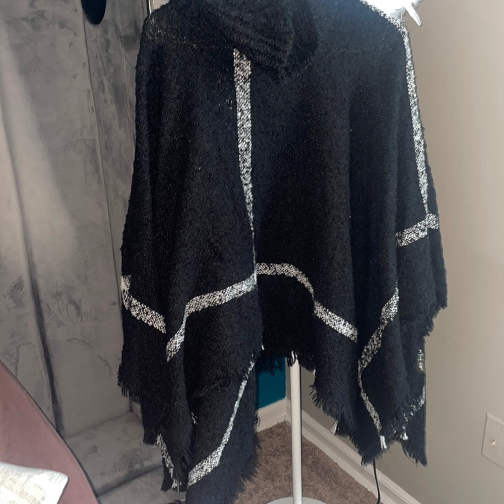 Black and white Poncho large/X large